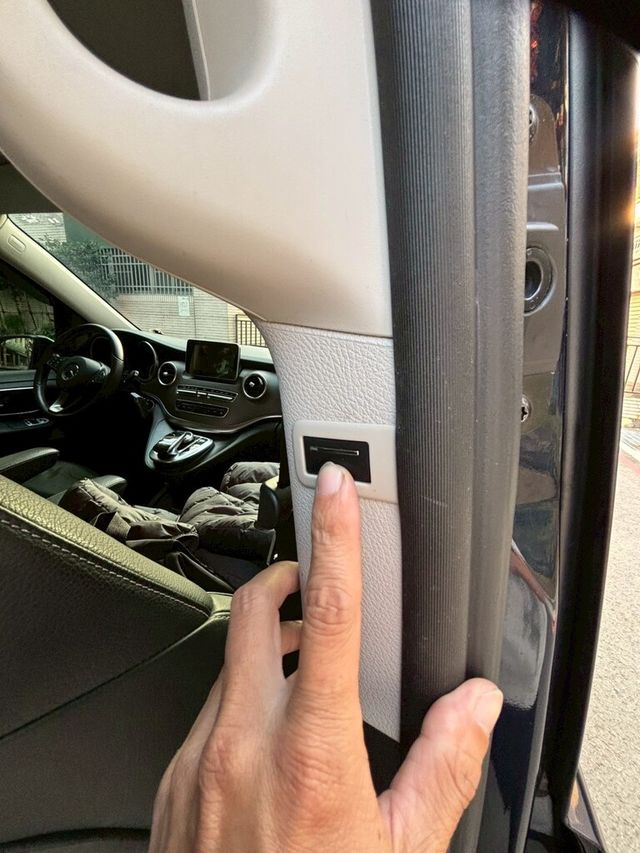 M-BENZ賓士 V220 D  第15張相片