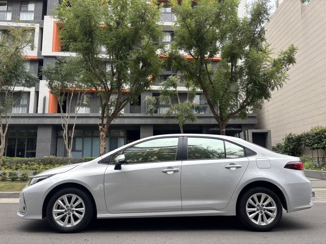 TOYOTA豐田 ALTIS  第2張相片