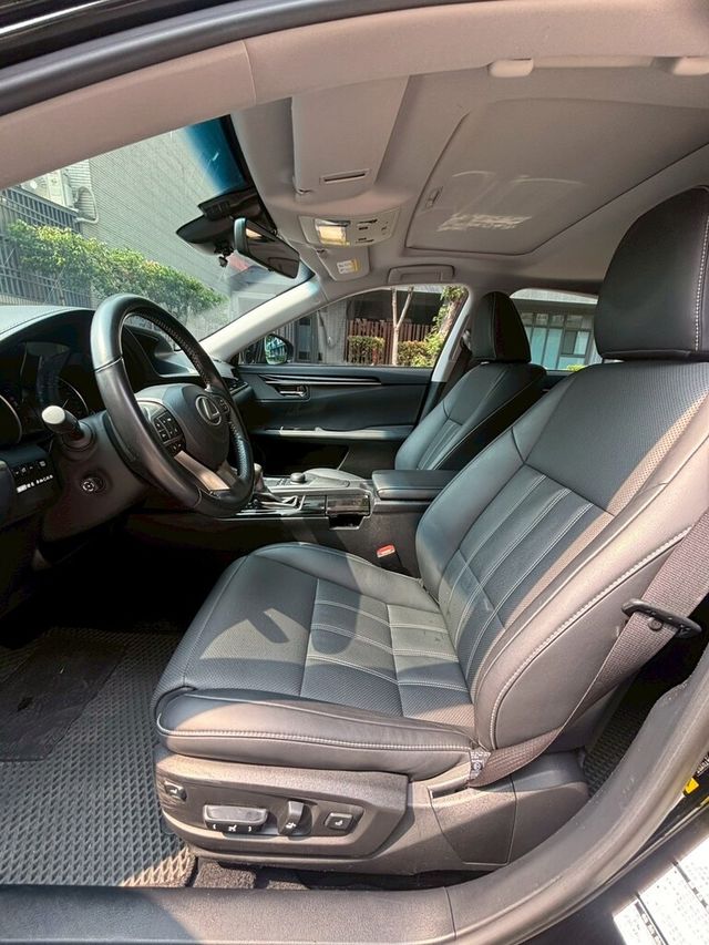 LEXUS凌志 ES300H  第9張相片