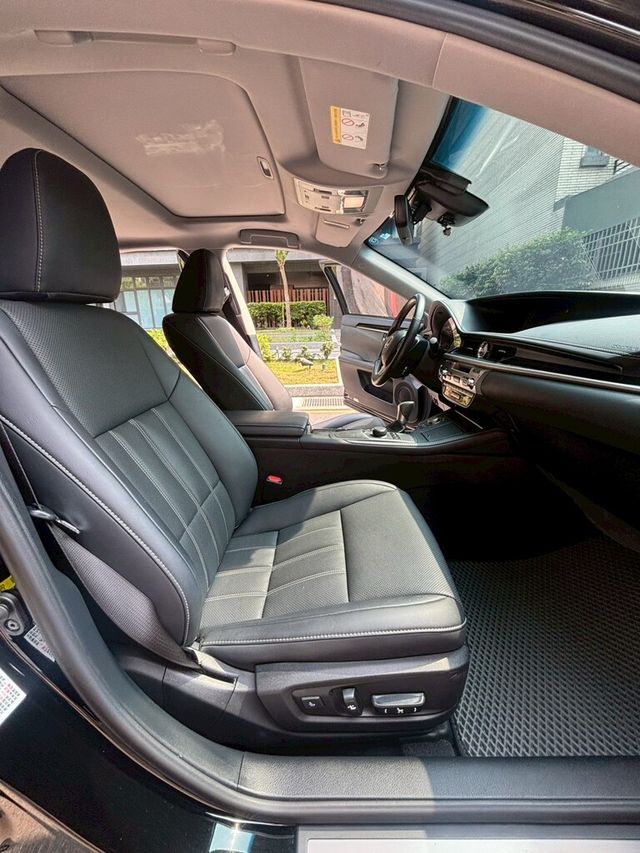 LEXUS凌志 ES300H  第11張相片