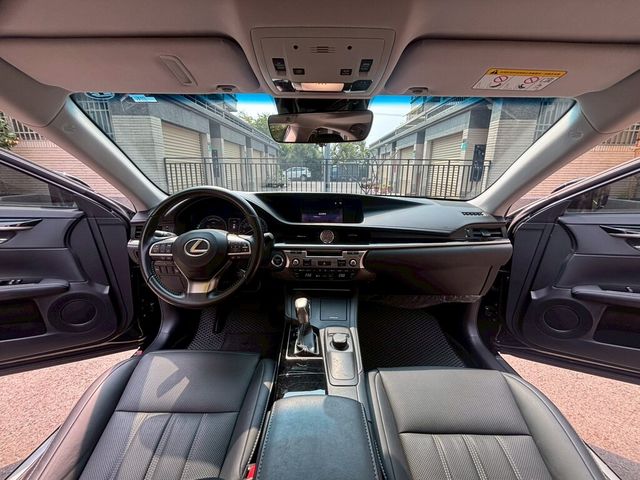 LEXUS凌志 ES300H  第13張相片