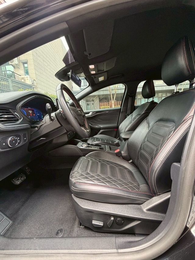 FORD福特 FOCUS ST WAGON  第9張相片