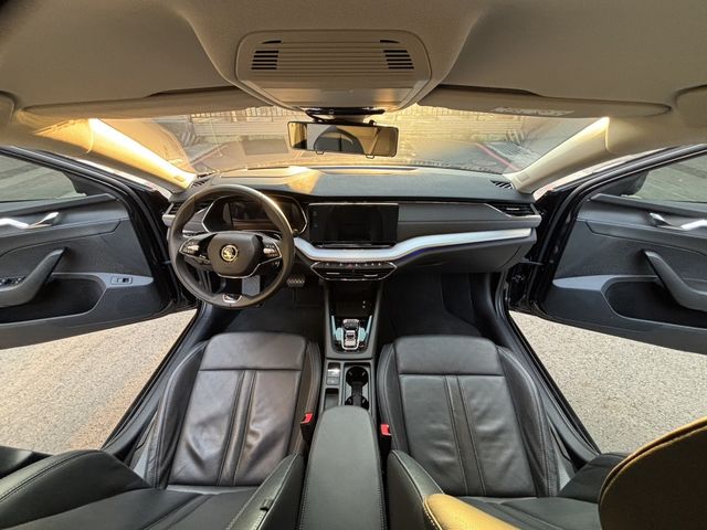 SKODA司科達 OCTAVIA COMBI  第14張相片