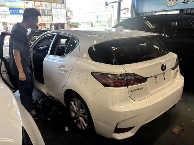 LEXUS凌志 CT200H  第3張相片