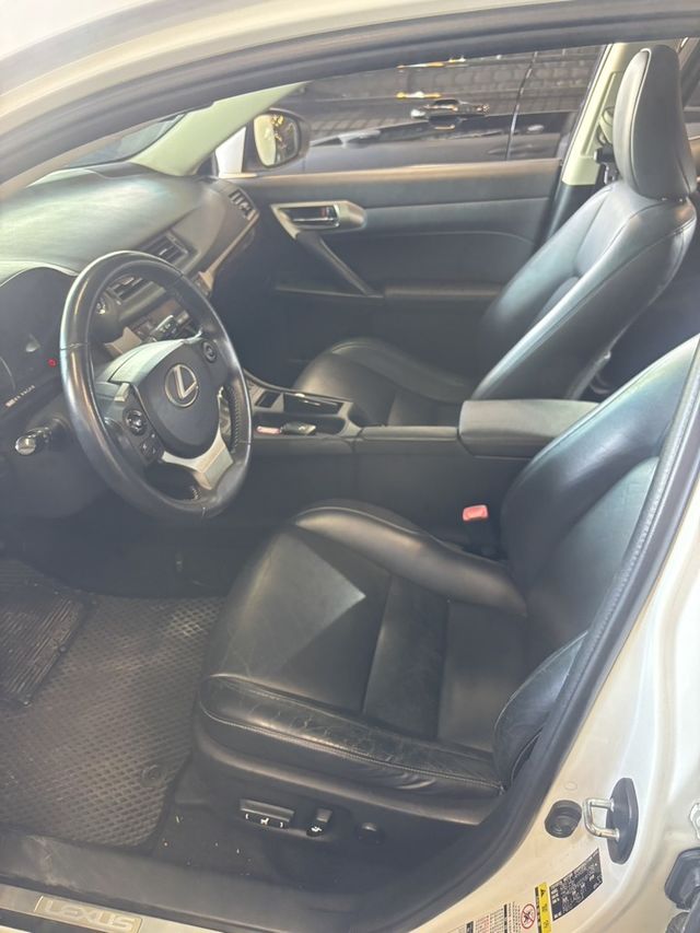 LEXUS凌志 CT200H  第5張相片