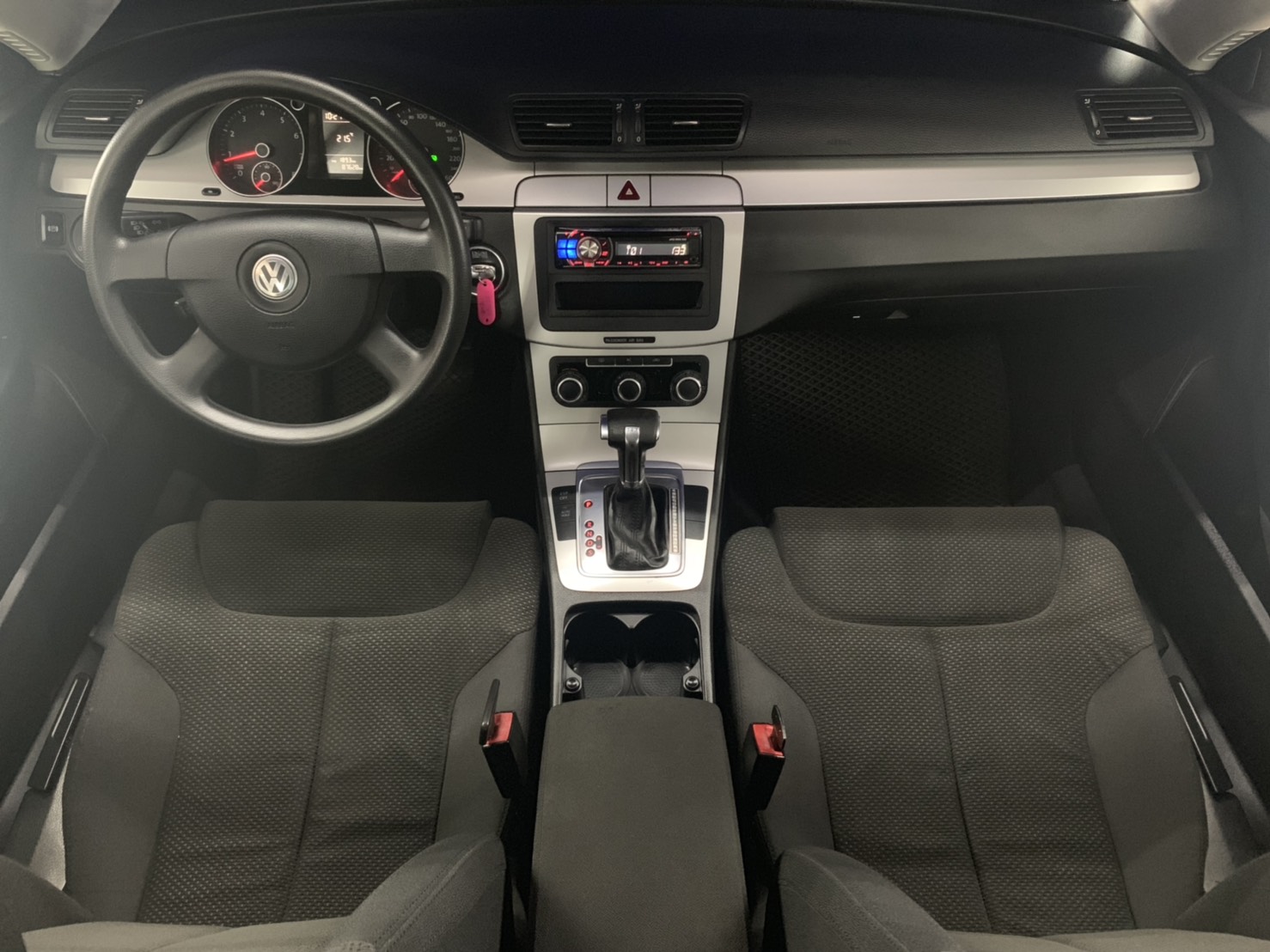 Volkswagen Passat  第14張相片