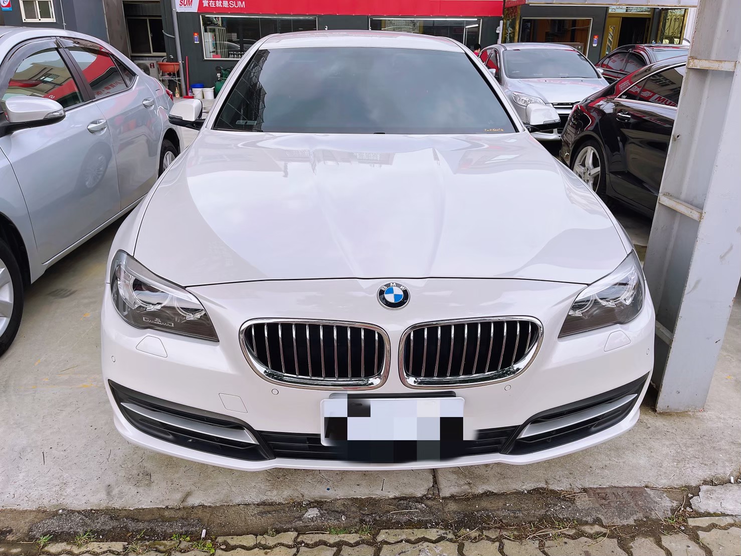 2015 BMW 5-Series Sedan 520i 白色美車  第1張相片