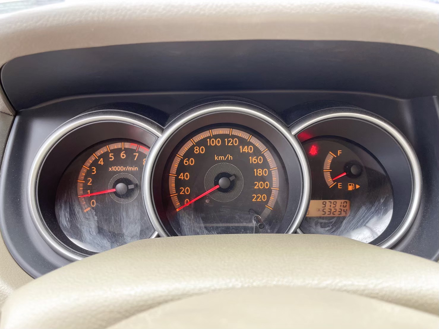 2013 Nissan TIIDA 4D 銀  第6張相片
