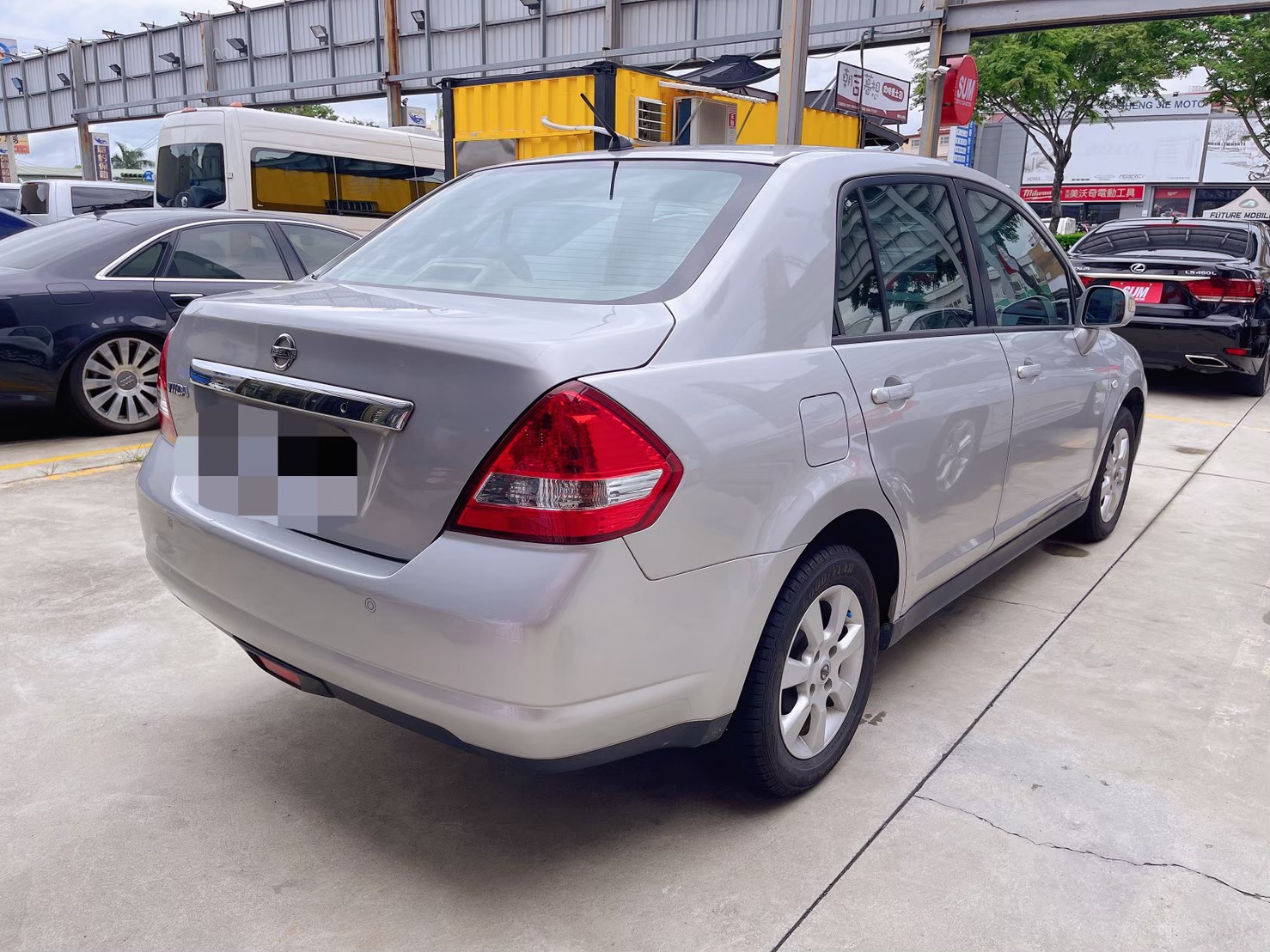 2013 Nissan TIIDA 4D 銀  第9張相片