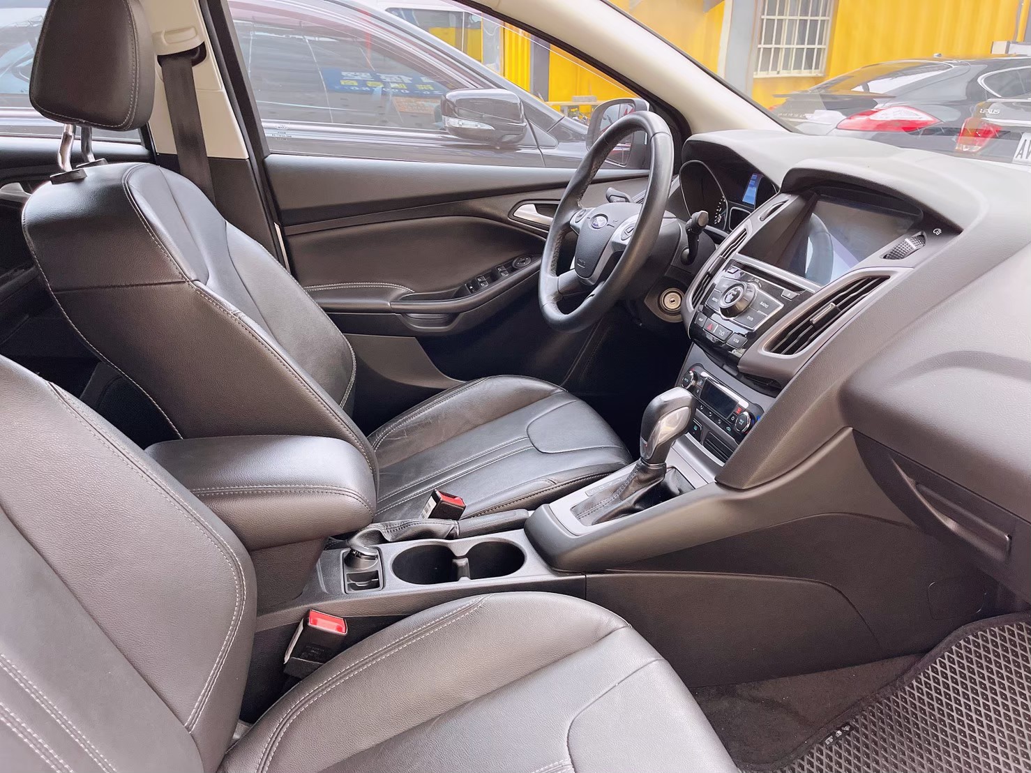 2015 福特 FORD FOCUS 銀  第7張相片