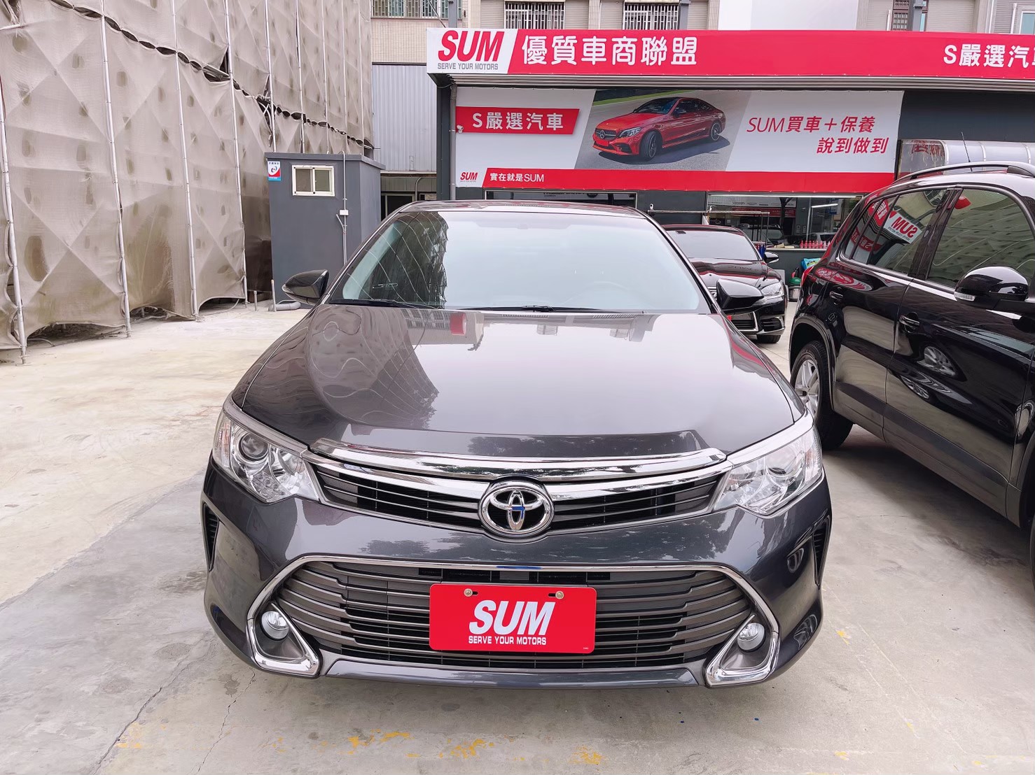2016 Toyota 豐田 Camry 2.0 鐵灰   第1張相片