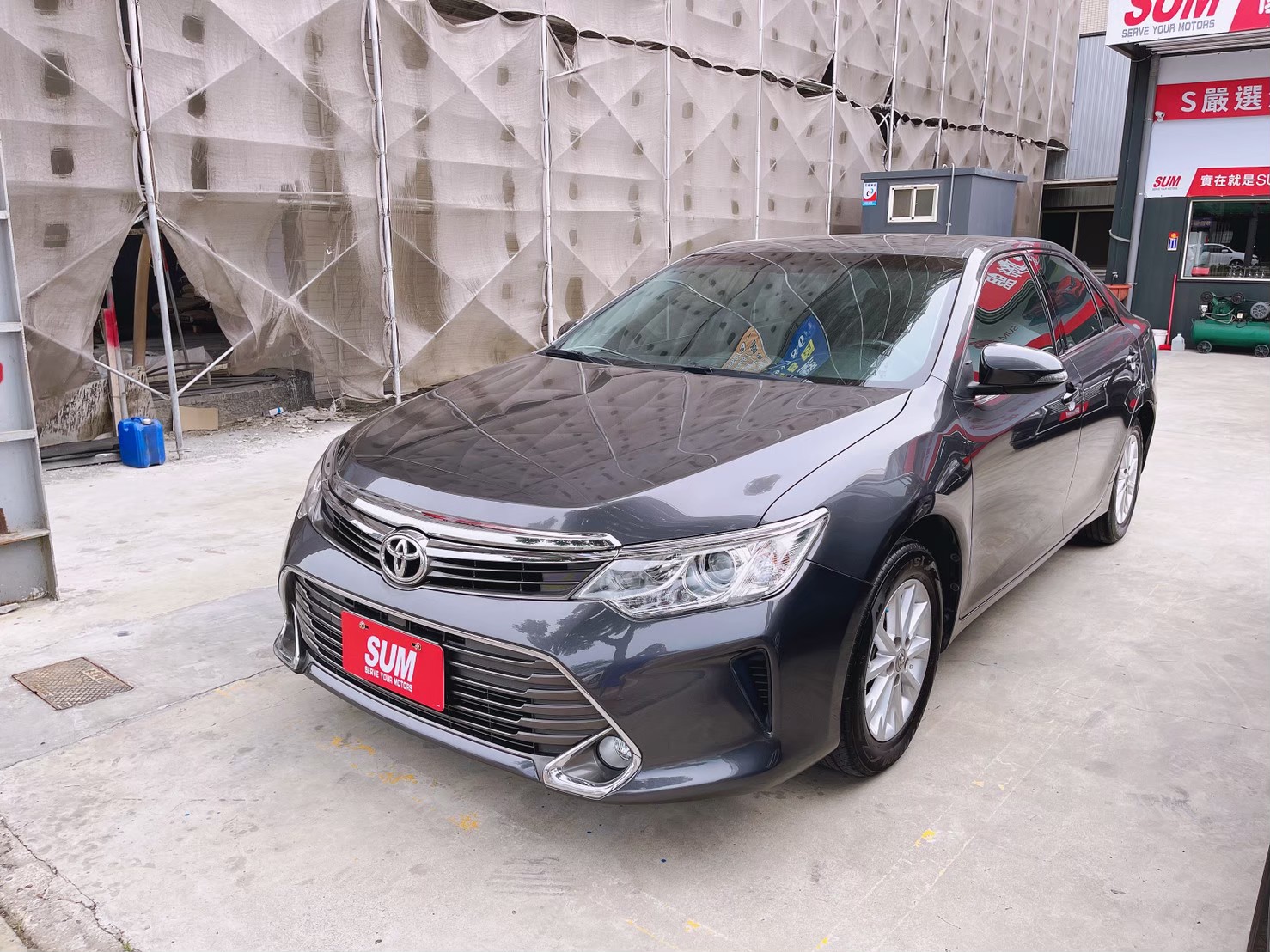 2016 Toyota 豐田 Camry 2.0 鐵灰   第2張相片