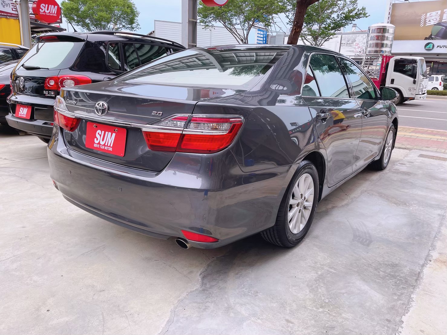 2016 Toyota 豐田 Camry 2.0 鐵灰   第8張相片