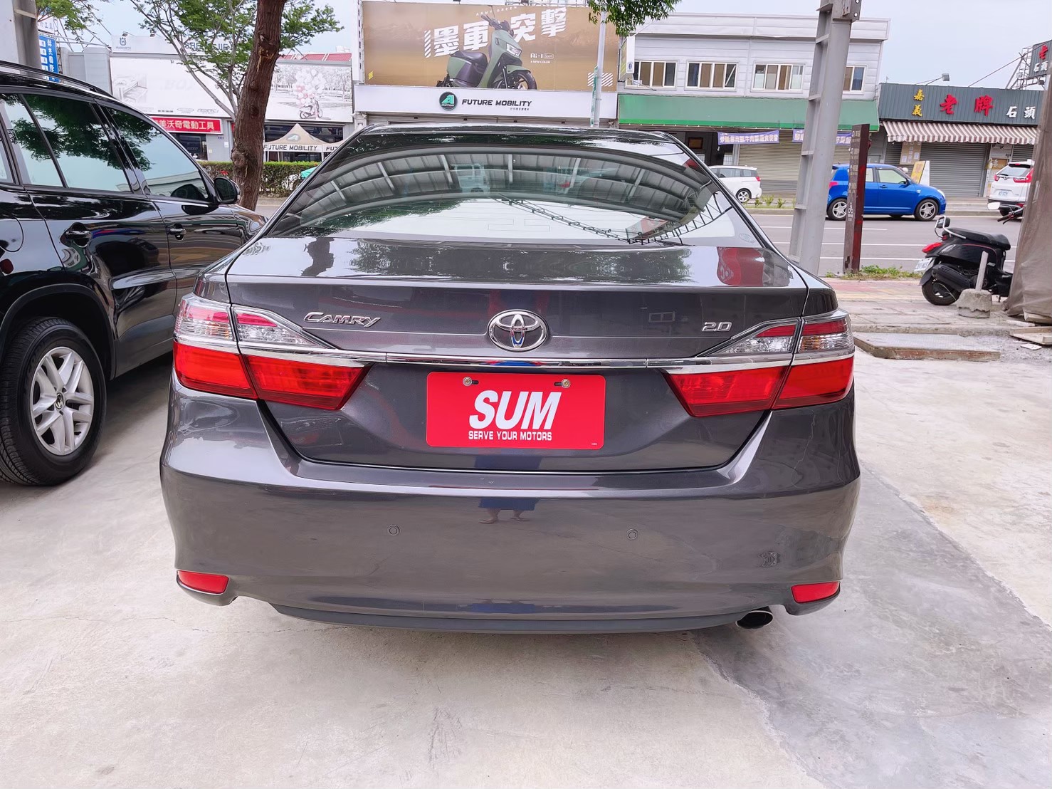 2016 Toyota 豐田 Camry 2.0 鐵灰   第10張相片