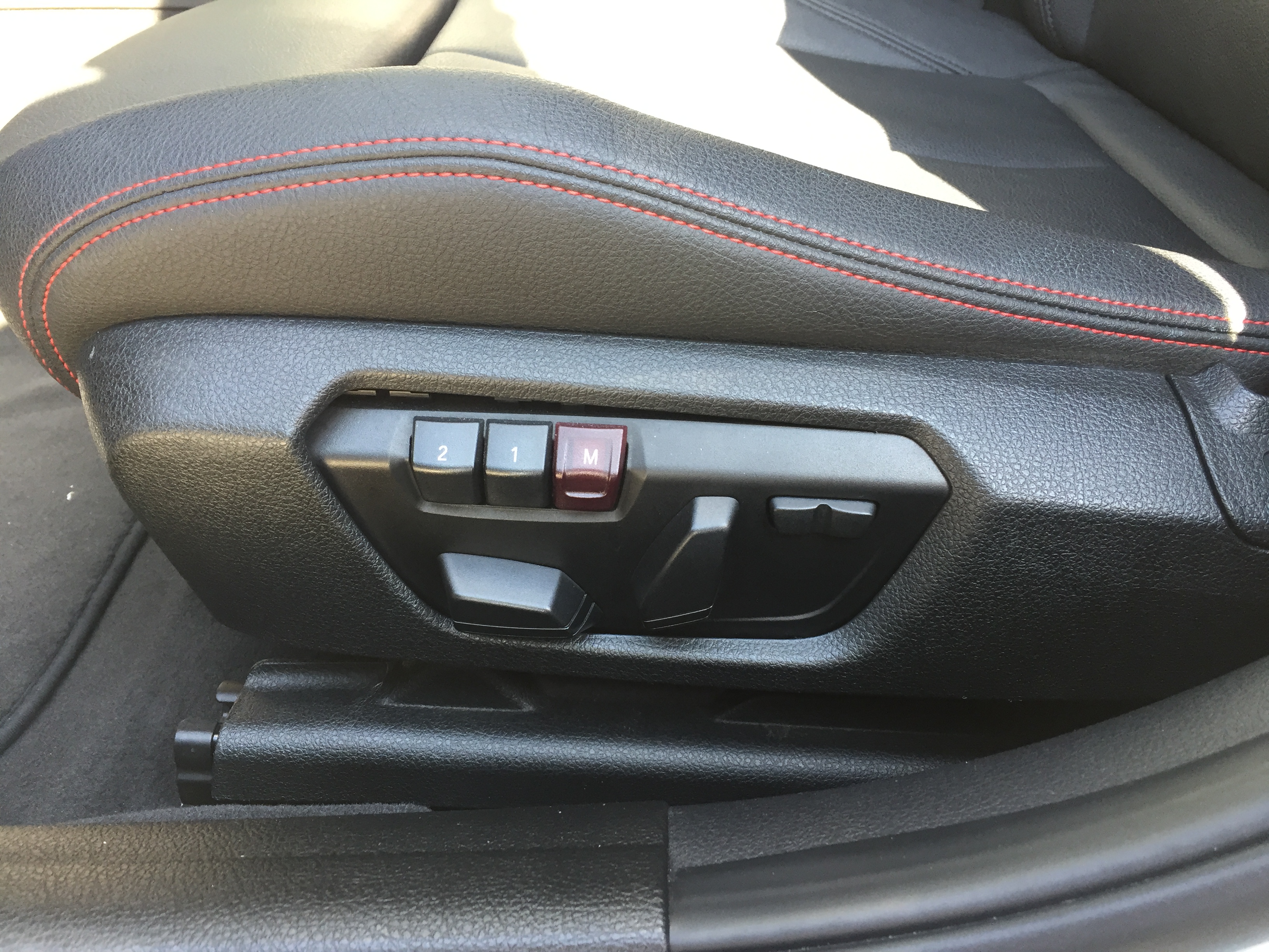 2013年 汎德總代理 BMW 3 series 320i SPORT版  第16張相片