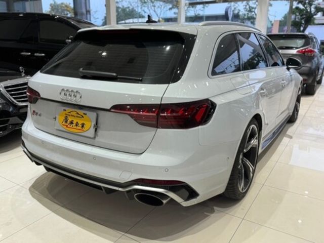 AUDI奧迪 AVANT RS4  第2張相片