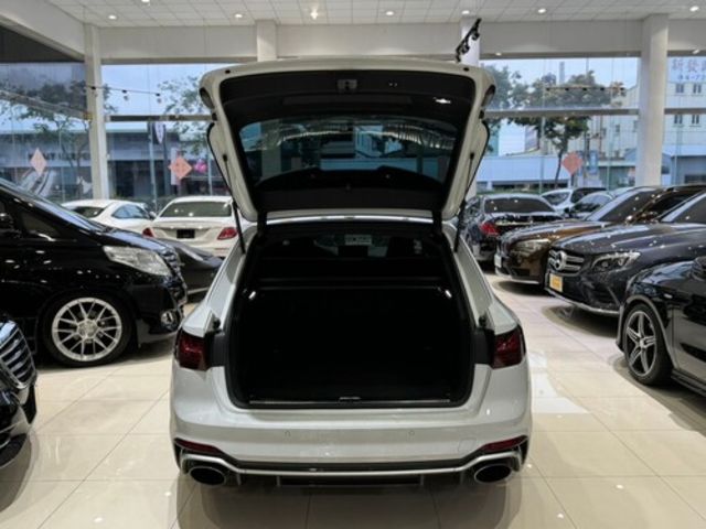 AUDI奧迪 AVANT RS4  第9張相片