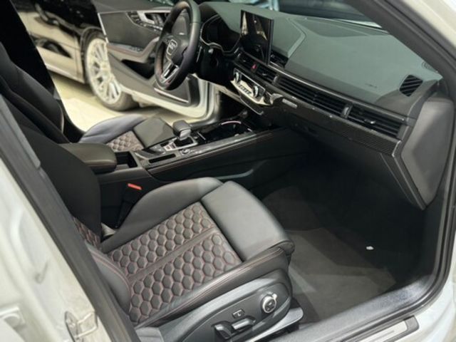 AUDI奧迪 AVANT RS4  第15張相片