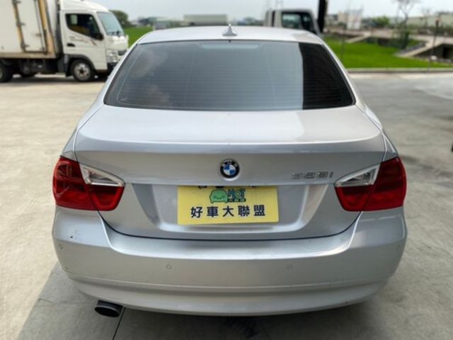 BMW寶馬 320I SEDAN ZA  第4張相片