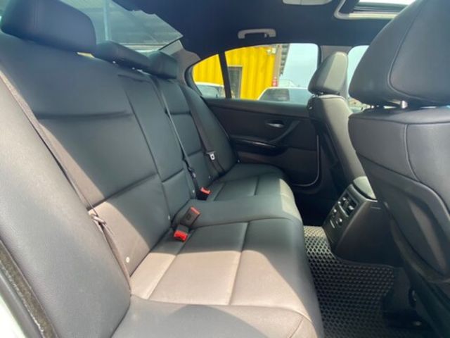 BMW寶馬 320I SEDAN ZA  第13張相片