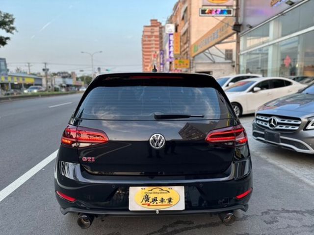 VOLKSWAGEN福斯 GOLF GTI  第8張相片