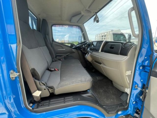 MITSUBISHI三菱 CANTER  第8張相片