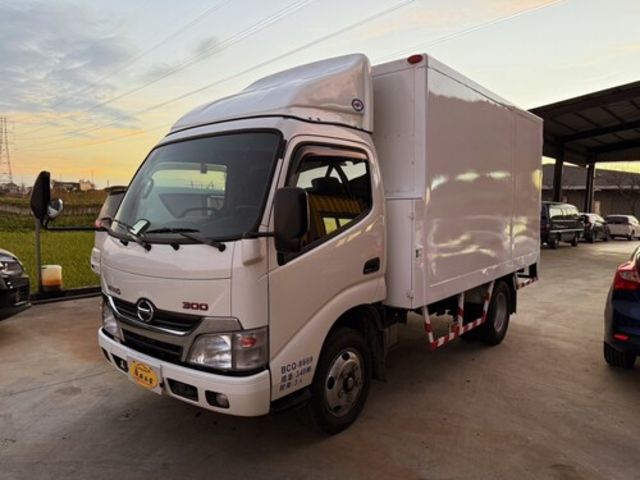 HINO日野 300  第1張相片