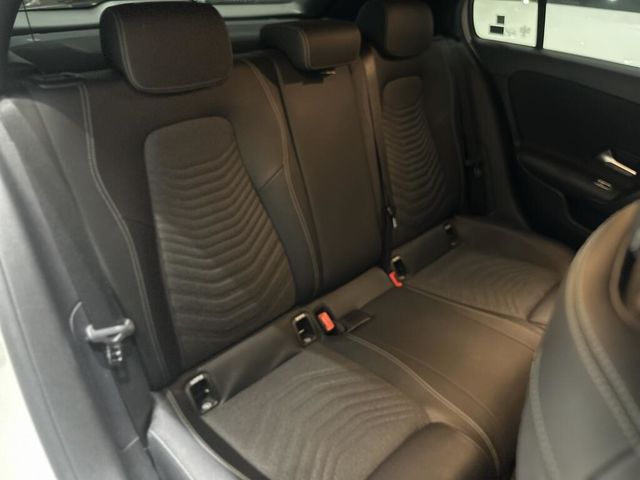 M-BENZ賓士 A180  第9張相片