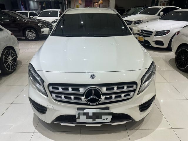 M-BENZ賓士 GLA180  第3張相片