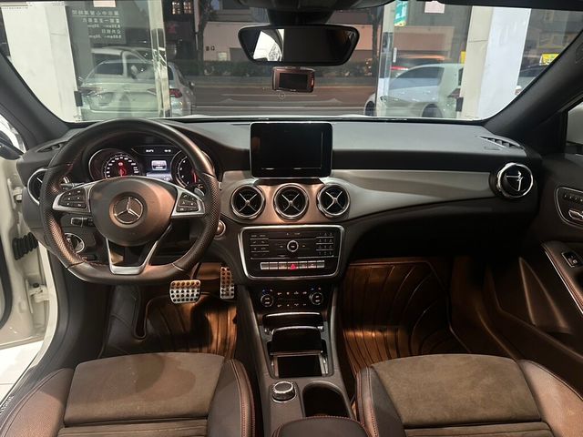 M-BENZ賓士 GLA180  第5張相片