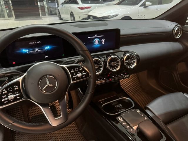 M-BENZ賓士 CLA200  第5張相片