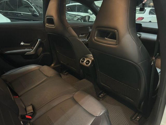 M-BENZ賓士 CLA200  第8張相片