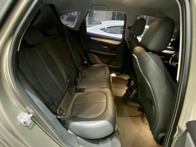 BMW寶馬 218I  第8張相片