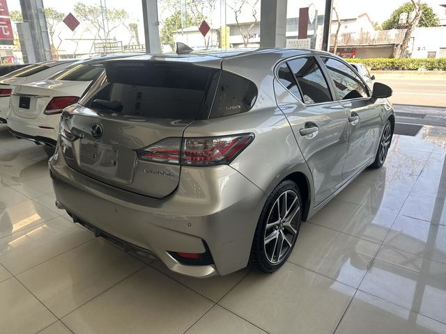 LEXUS凌志 CT200H  第2張相片