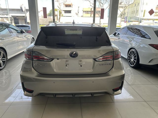 LEXUS凌志 CT200H  第4張相片