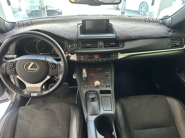 LEXUS凌志 CT200H  第5張相片