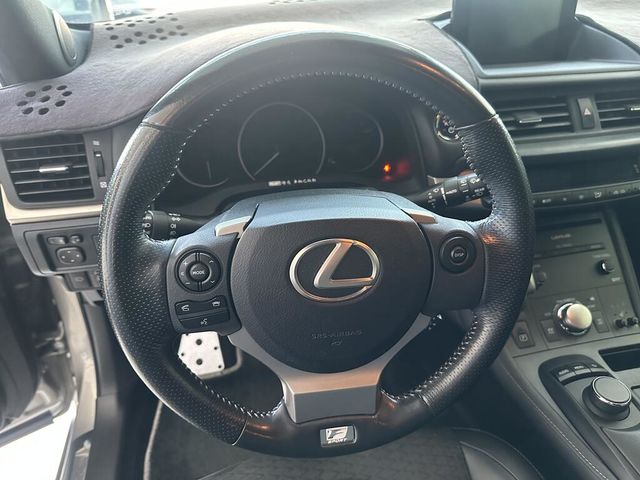 LEXUS凌志 CT200H  第9張相片