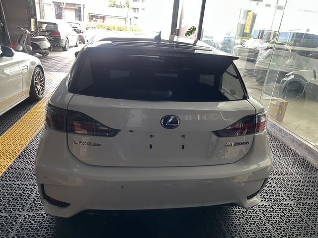 LEXUS凌志 CT200H  第4張相片