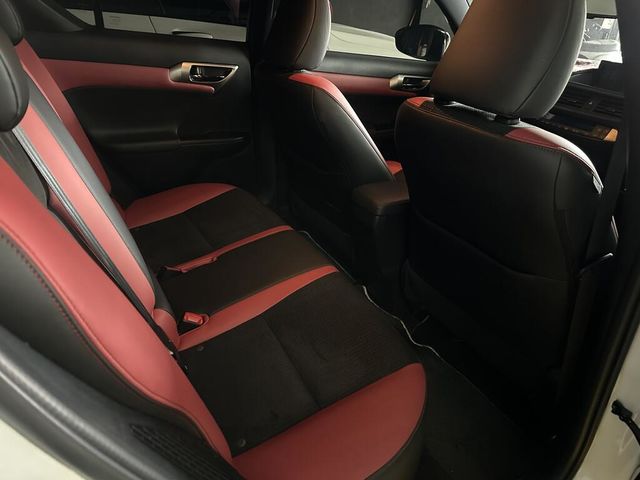 LEXUS凌志 CT200H  第9張相片