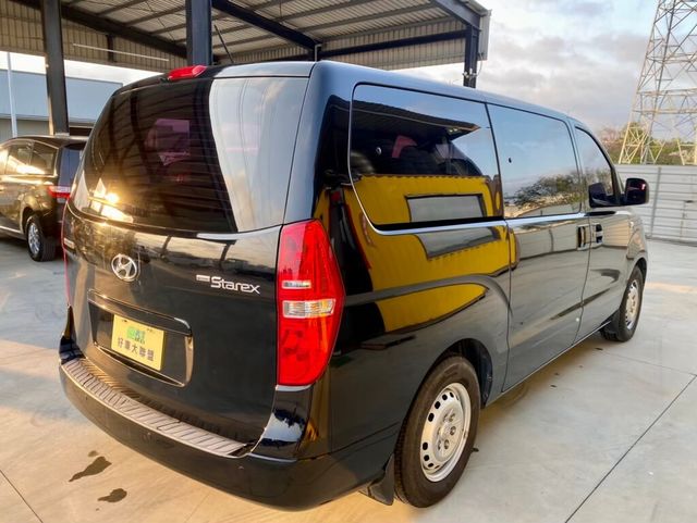 HYUNDAI現代 STAREX  第2張相片