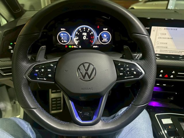 VOLKSWAGEN福斯 GOLF R  第9張相片