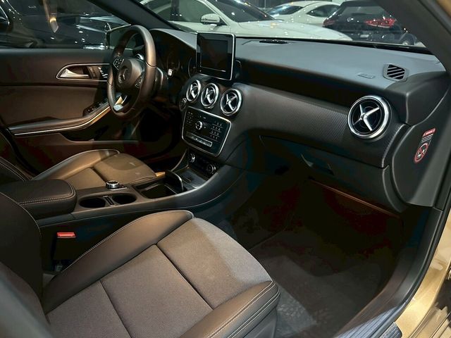 M-BENZ賓士 A180  第9張相片