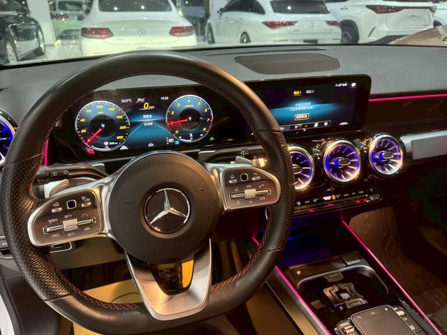 M-BENZ賓士 GLB200  第5張相片