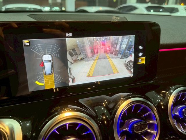 M-BENZ賓士 GLB200  第11張相片