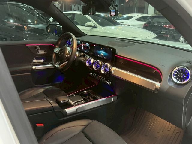 M-BENZ賓士 GLB200  第13張相片