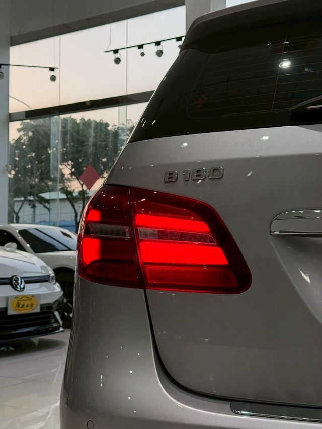 M-BENZ賓士 B180  第3張相片