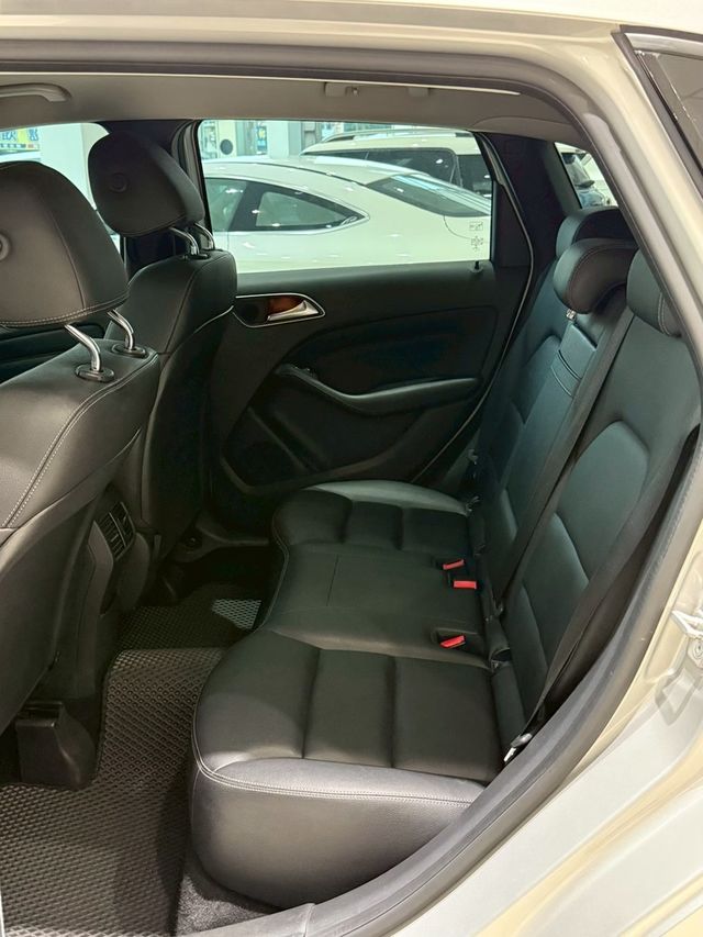 M-BENZ賓士 B180  第10張相片