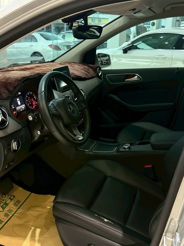 M-BENZ賓士 B180  第11張相片