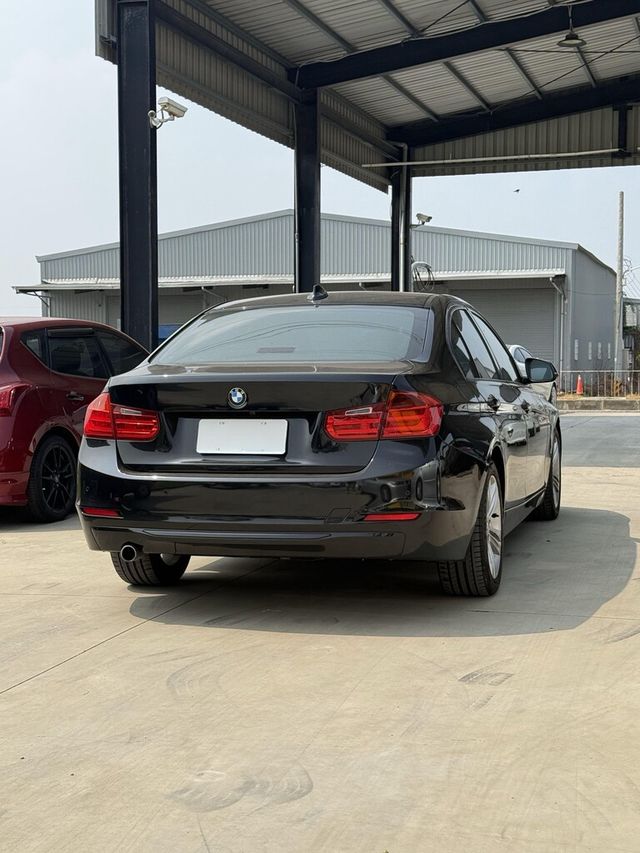 BMW寶馬 318D SEDAN  第2張相片