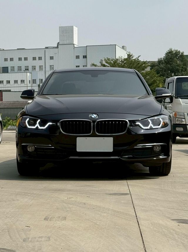 BMW寶馬 318D SEDAN  第3張相片